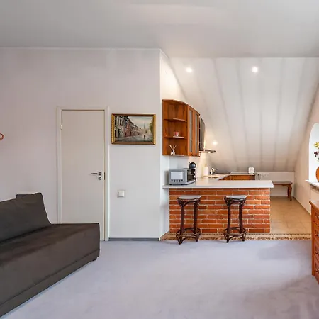 Charming Old Town By Polo Apartment *